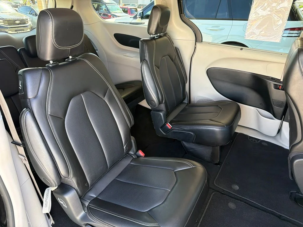 Used 2023 Black Chrysler Touring L image 16