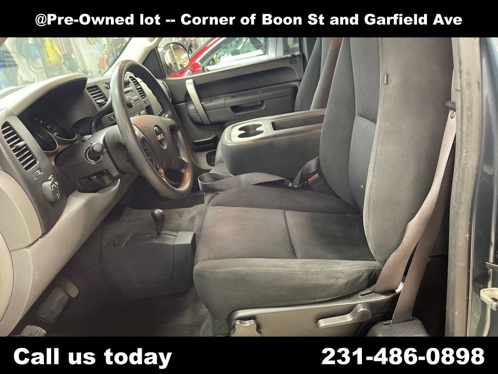 Used 2010  GMC SL image 13