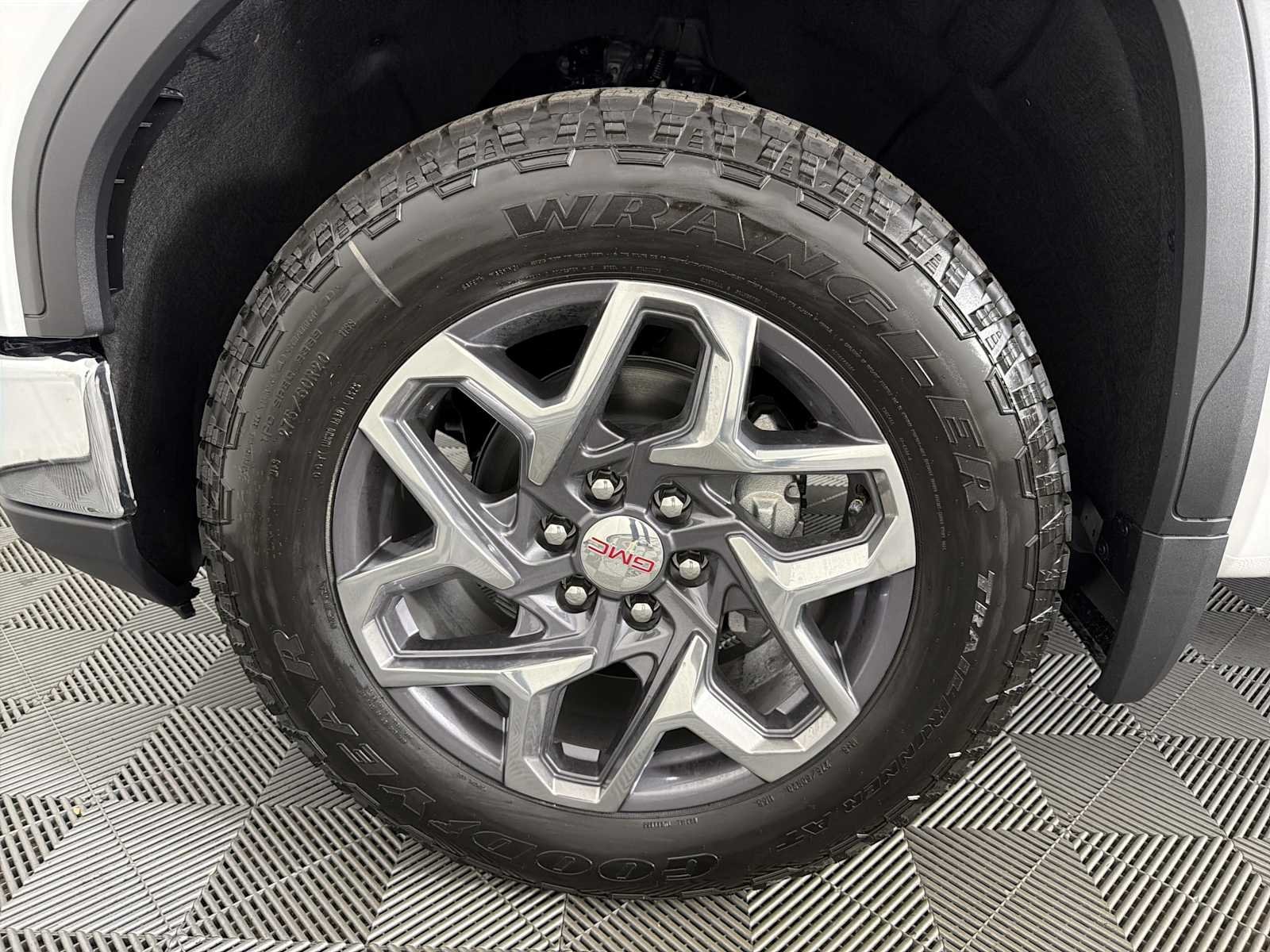 2026 GMC Sierra 1500 SLT - Photo 9
