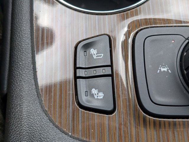 Used 2023 White GMC SLE image 20