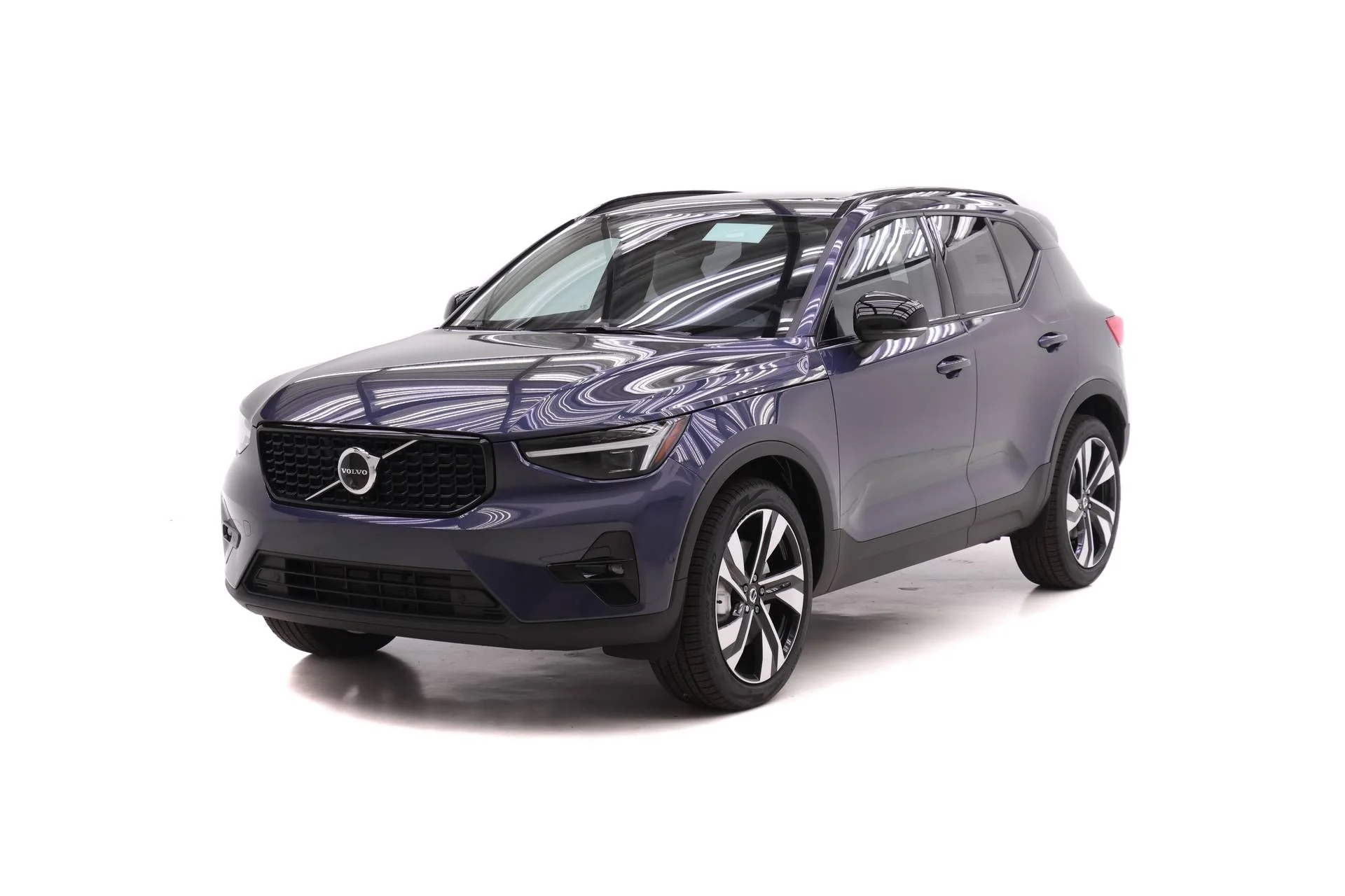 2026 Volvo XC40 B5 Plus Dark AWD's photo