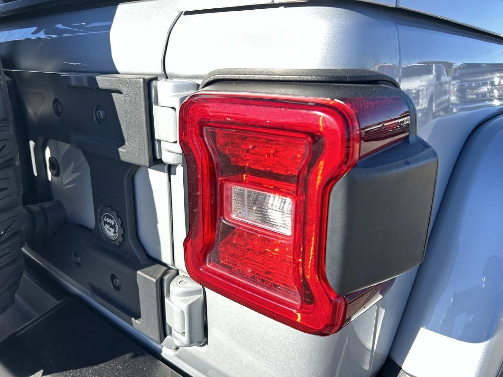 Certified Used 2024 Silver Zynith Clearcoat Jeep Rubicon X image 10