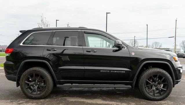 Used 2020 Black Jeep Laredo E image 5