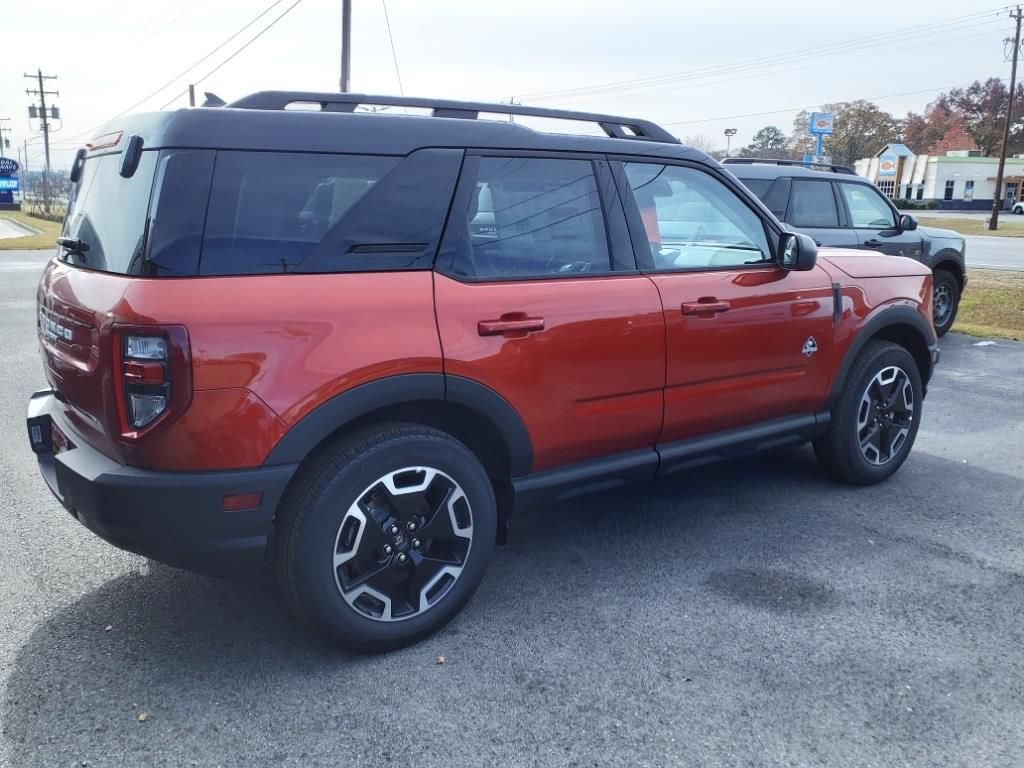 Used 2024 Hot Pepper Red Metallic Tinted Clearcoat Ford Outer Banks image 4
