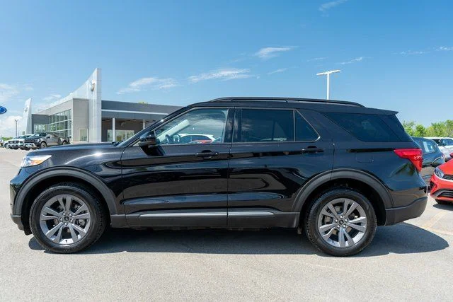 Used 2023 Black Ford XLT image 9