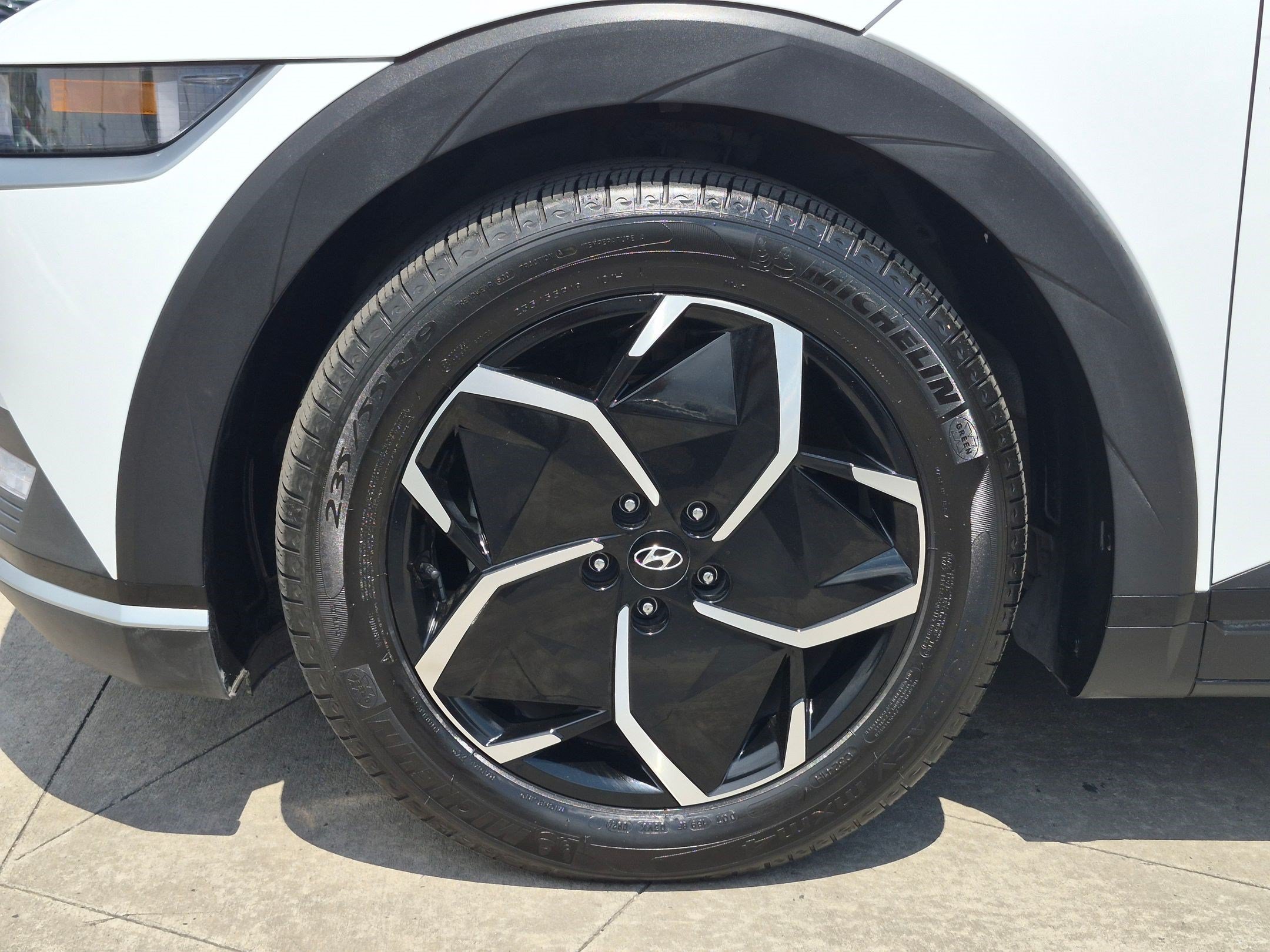 Certified Used 2023 Atlas White Hyundai SEL image 12