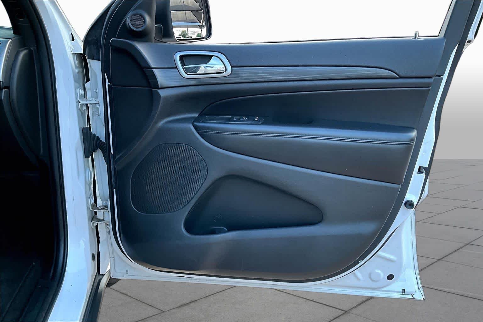 Used 2019 Bright White Clearcoat Jeep Laredo E image 21