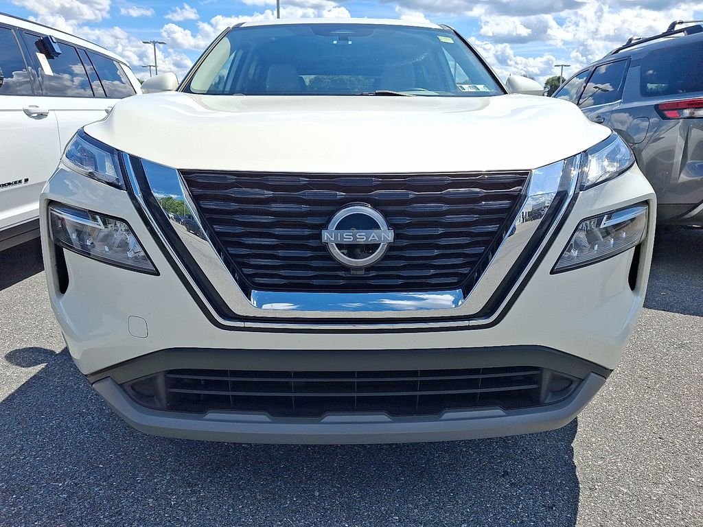 Used 2023 White Nissan SV image 2