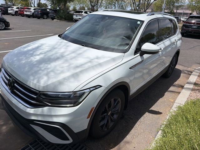 Used 2022 Pure White Volkswagen SE image 2