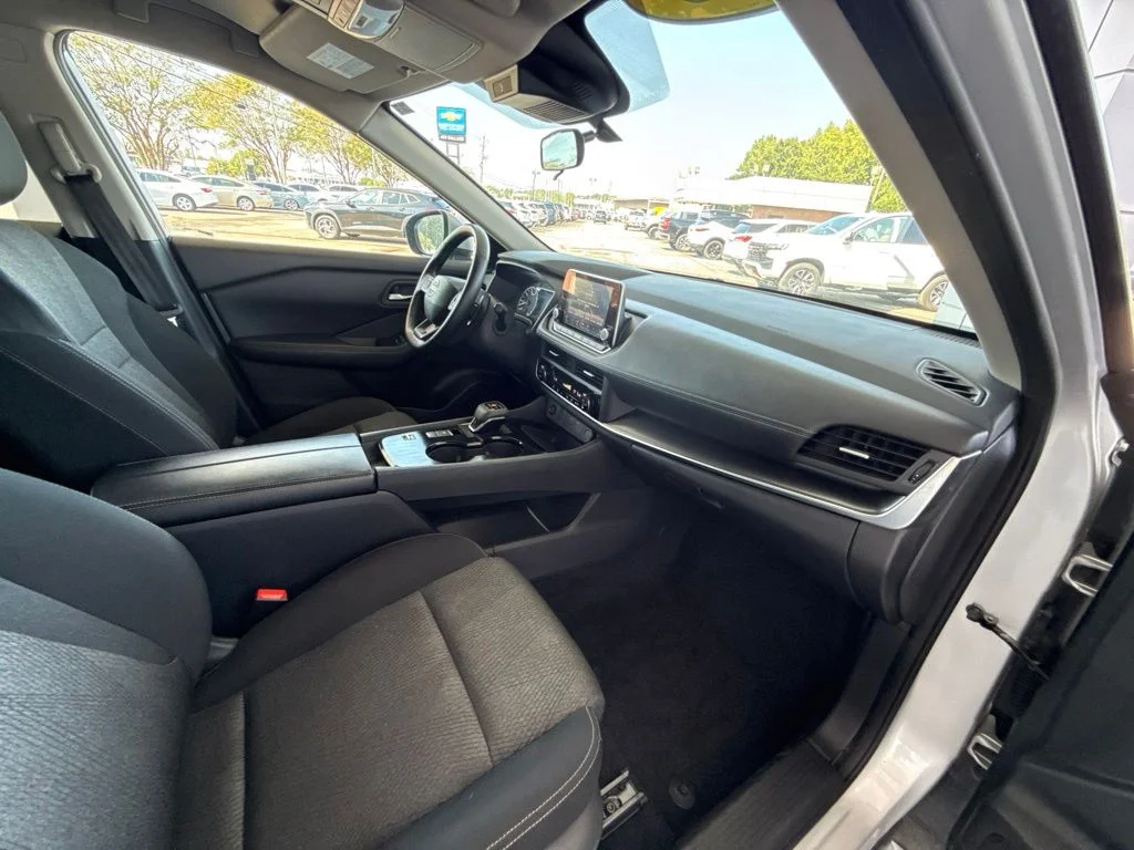 Used 2025 Silver Nissan SV image 30