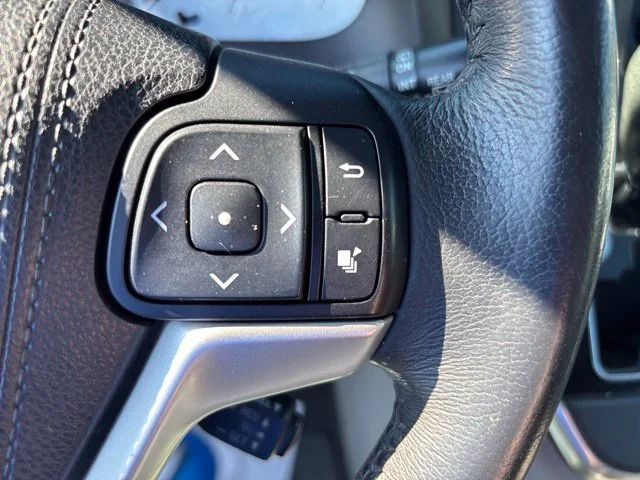 Used 2015 Black Toyota XLE image 19