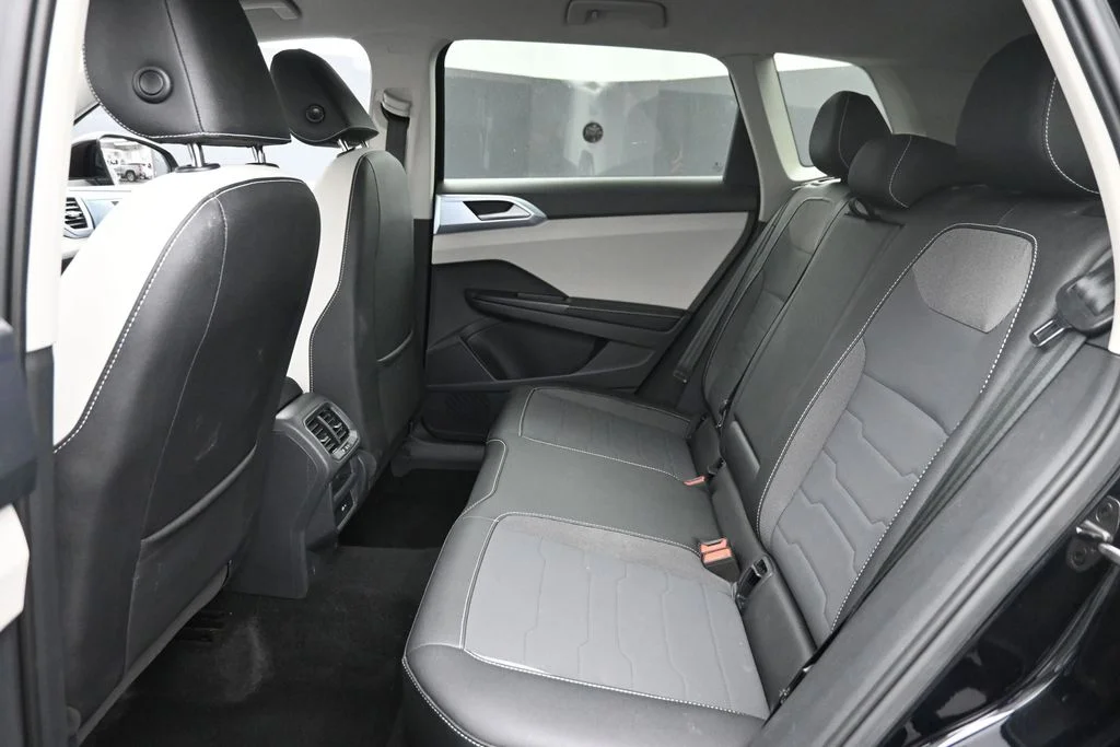 Used 2025 Black Volkswagen 1.5T SE image 12