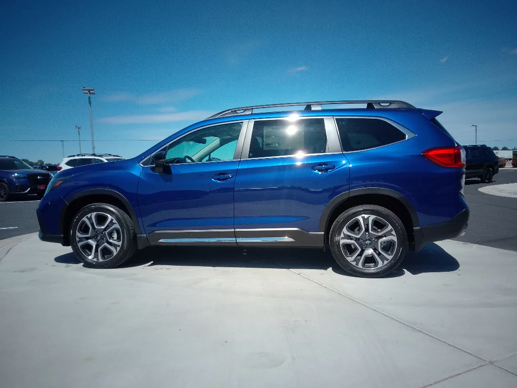 New 2026 SAPPHIRE BLUE PEARL Subaru Limited 7-Passenger image 6