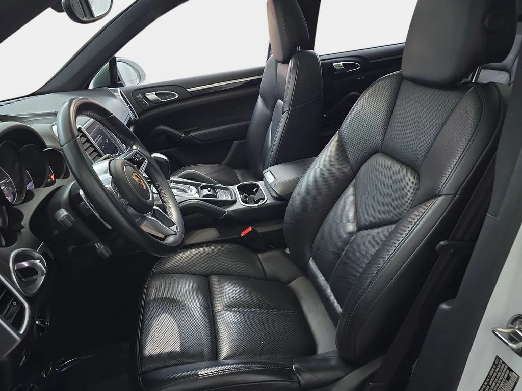 Used 2017  Porsche S image 18