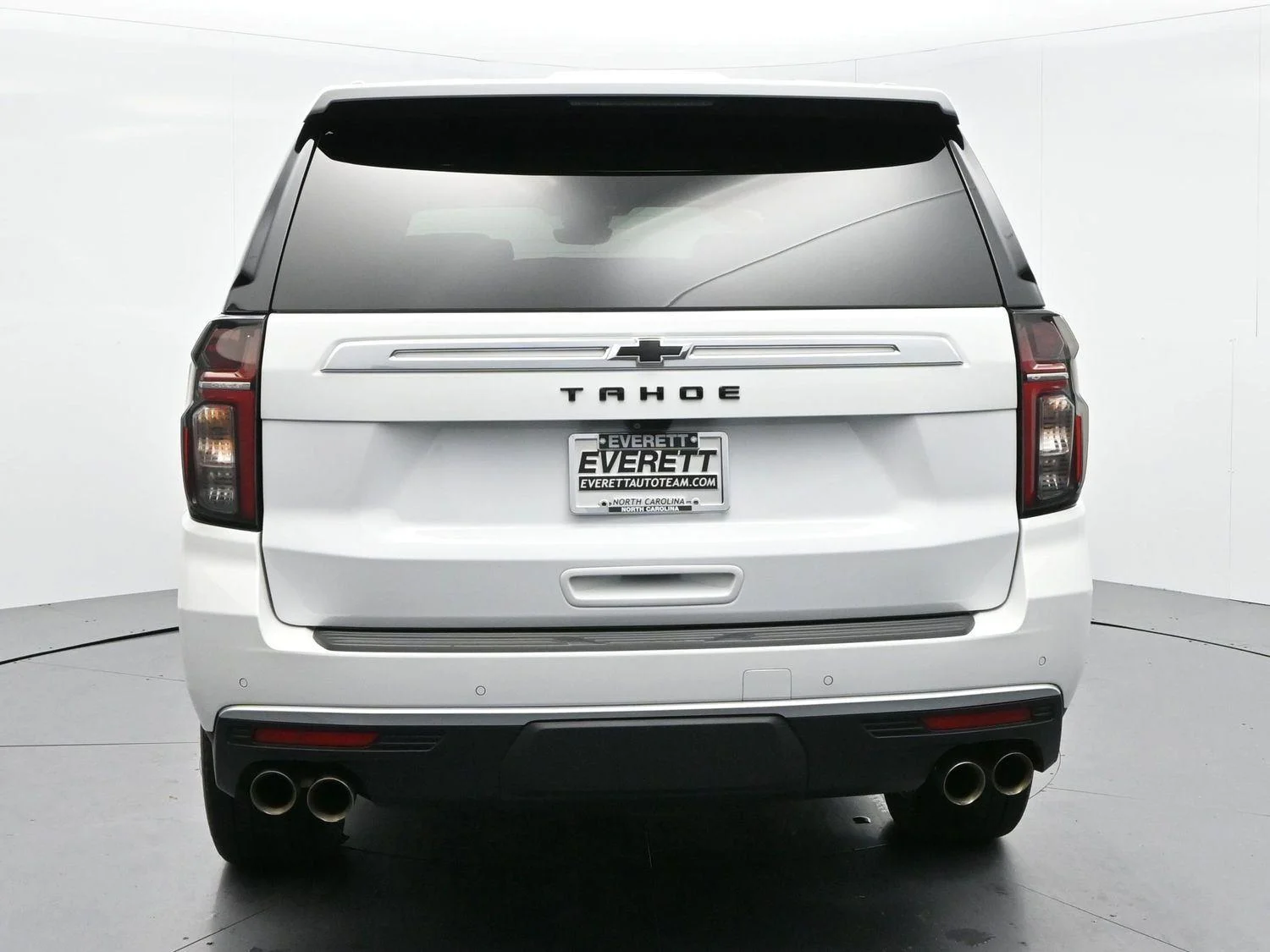 Used 2024 Summit White Chevrolet High Country image 6