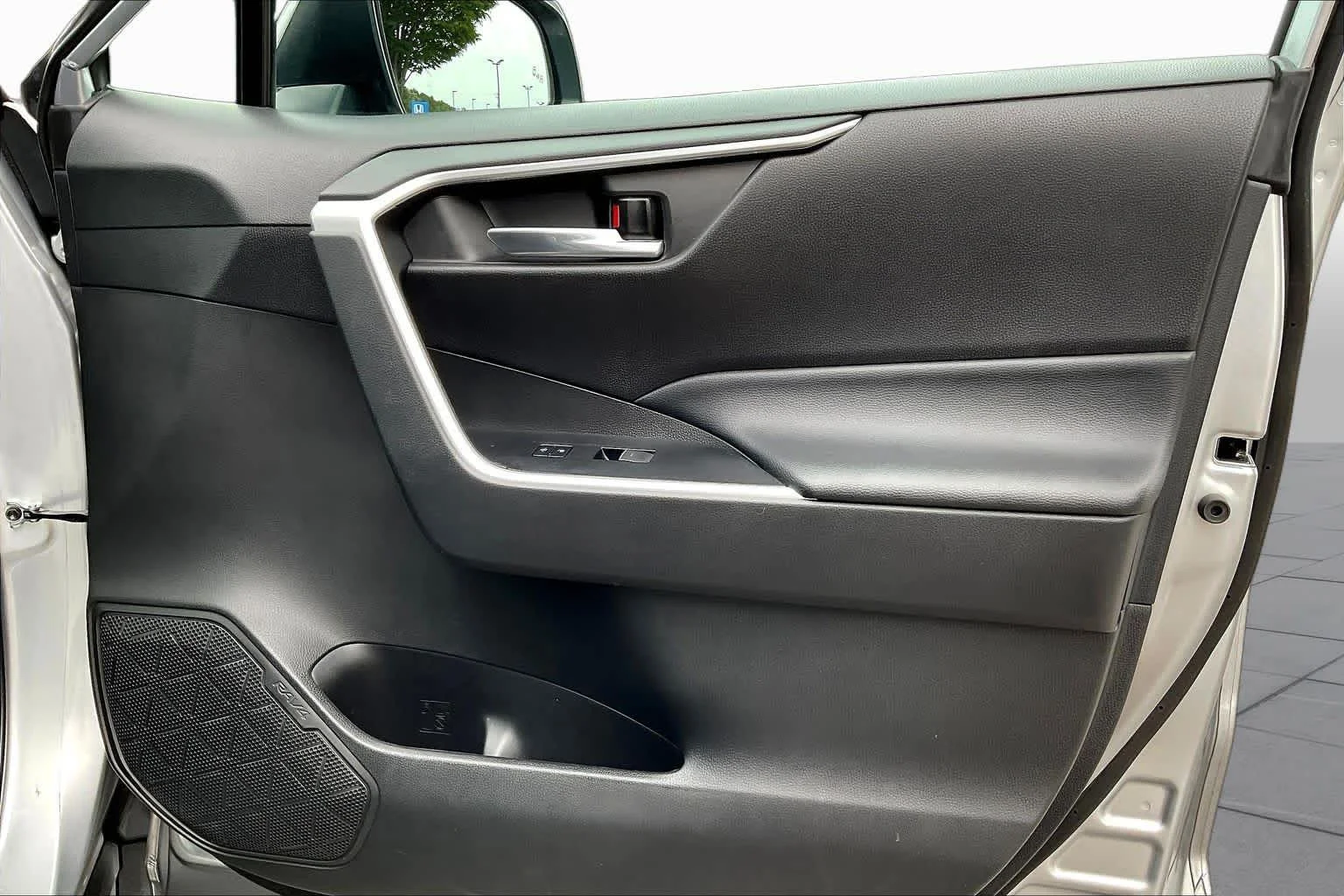 Used 2022 Silver Sky Metallic Toyota Hybrid XLE image 23