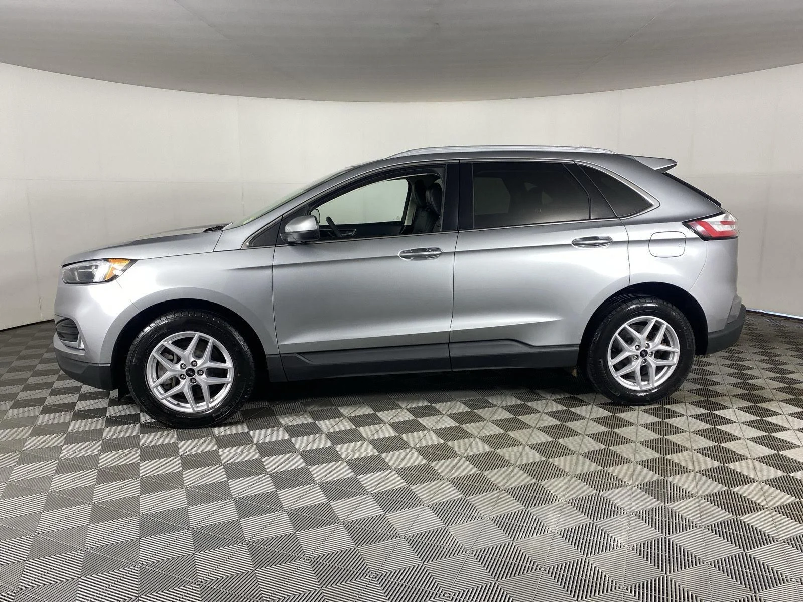 Used 2024 Iconic Silver Ford SEL image 7