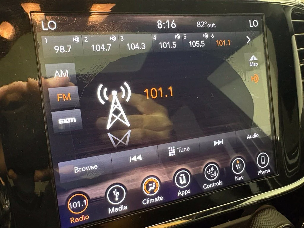 Used 2019 White Jeep Altitude image 28
