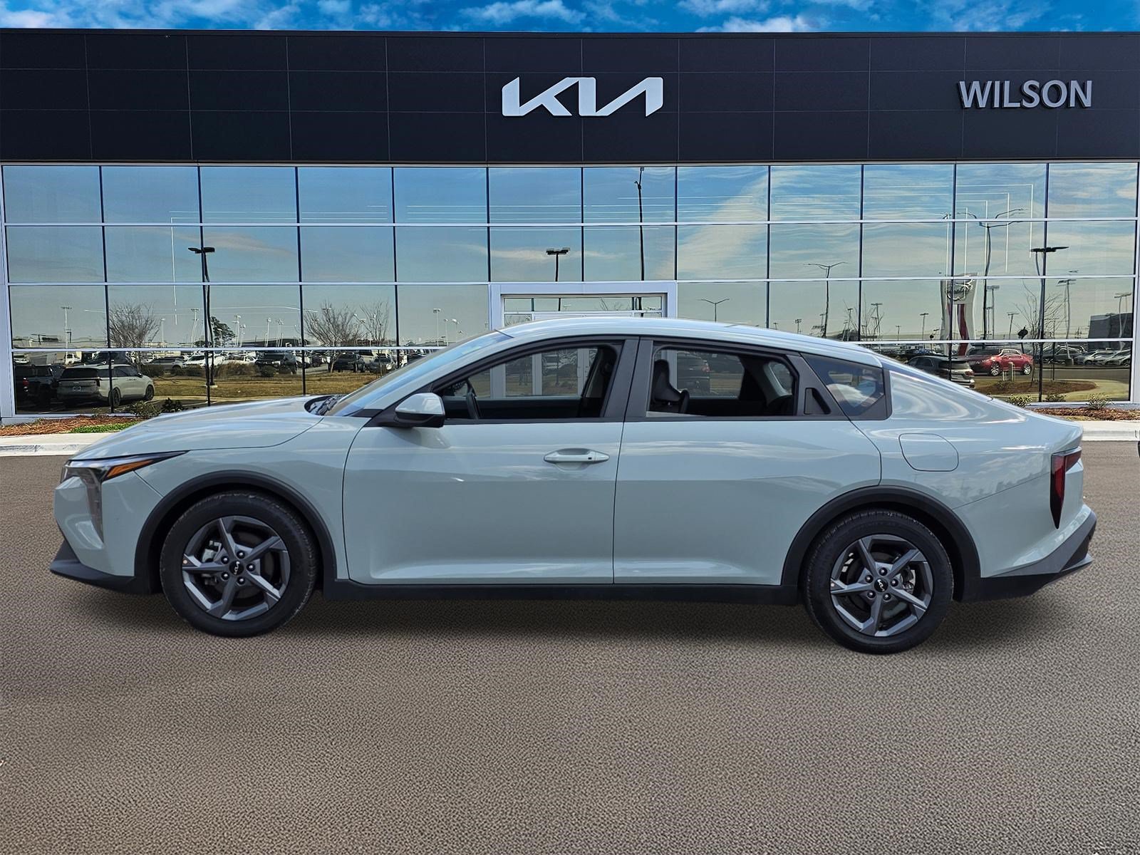 Used 2025 Morning Haze Kia LXS image 3