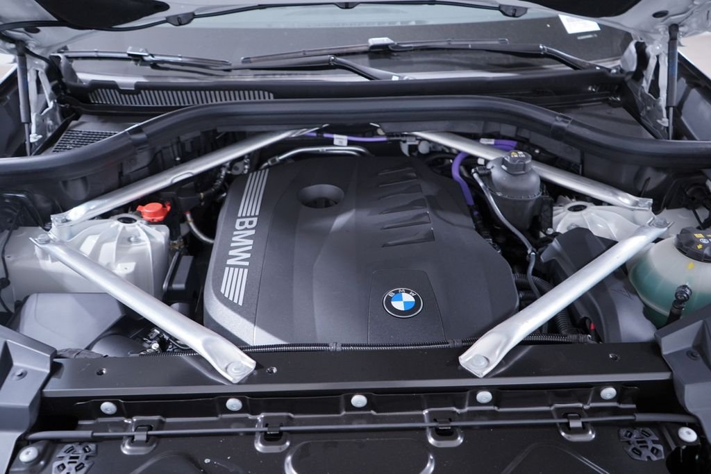 New 2026 Alpine White BMW sDrive40i image 23