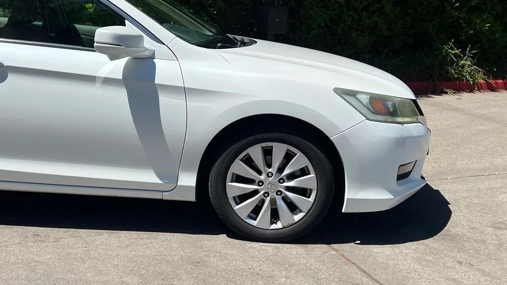 Used 2014  Honda EX-L image 2