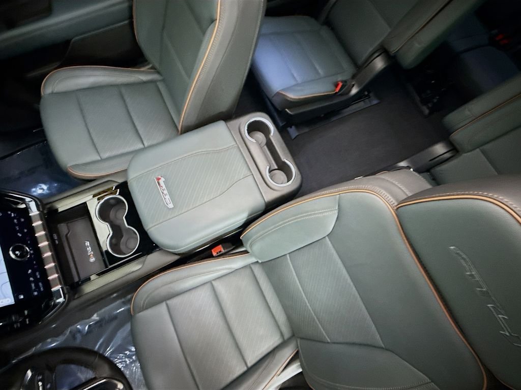 2025 GMC Yukon AT4 - Photo 24