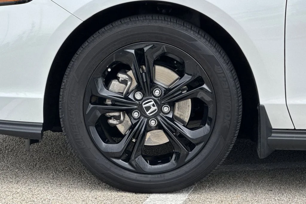 Used 2025  Honda SE image 27