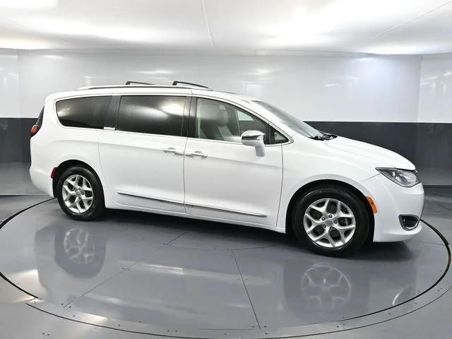 Used 2020 White Chrysler Limited image 3