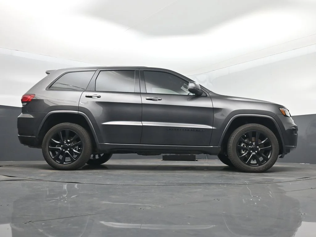 Used 2021 Gray Jeep Laredo X image 16