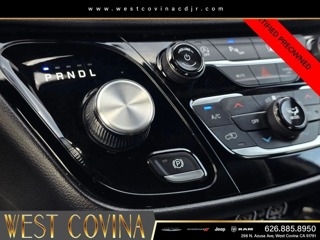 Used 2025 White Chrysler Select image 28