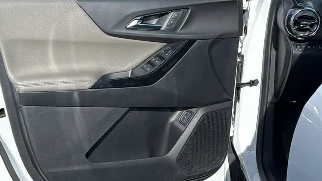 2025 Chevrolet Equinox LT - Photo 23