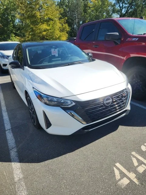 Used 2024 White Nissan SR image 9