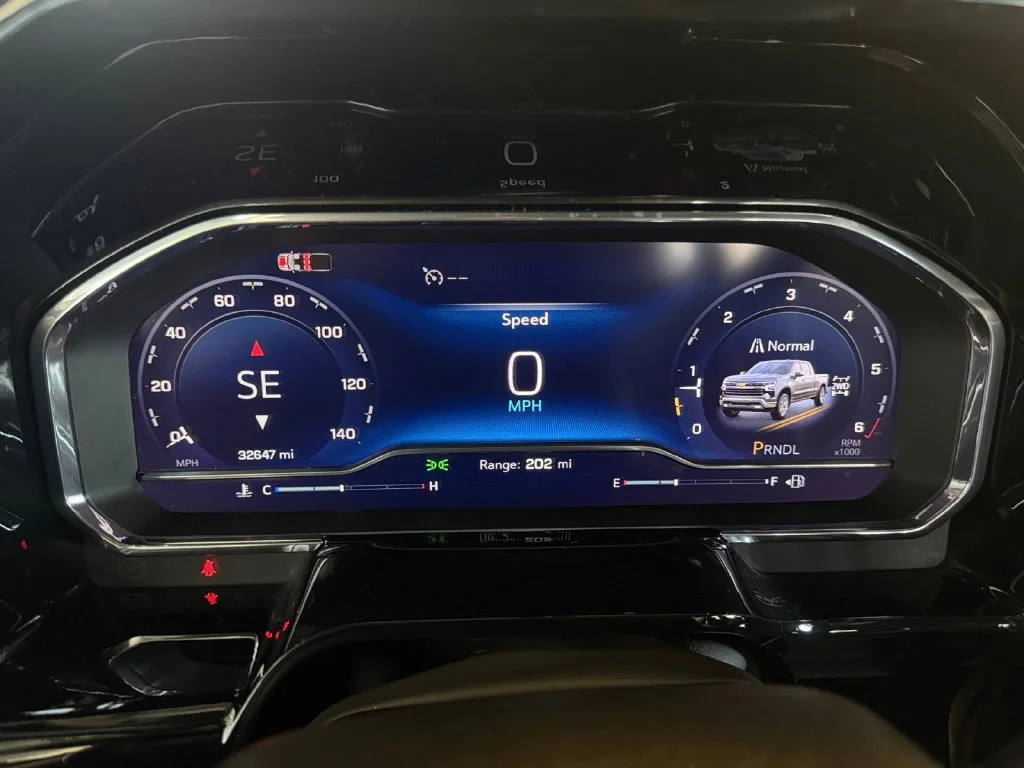 Used 2024 Summit White Chevrolet LT (2FL) image 18