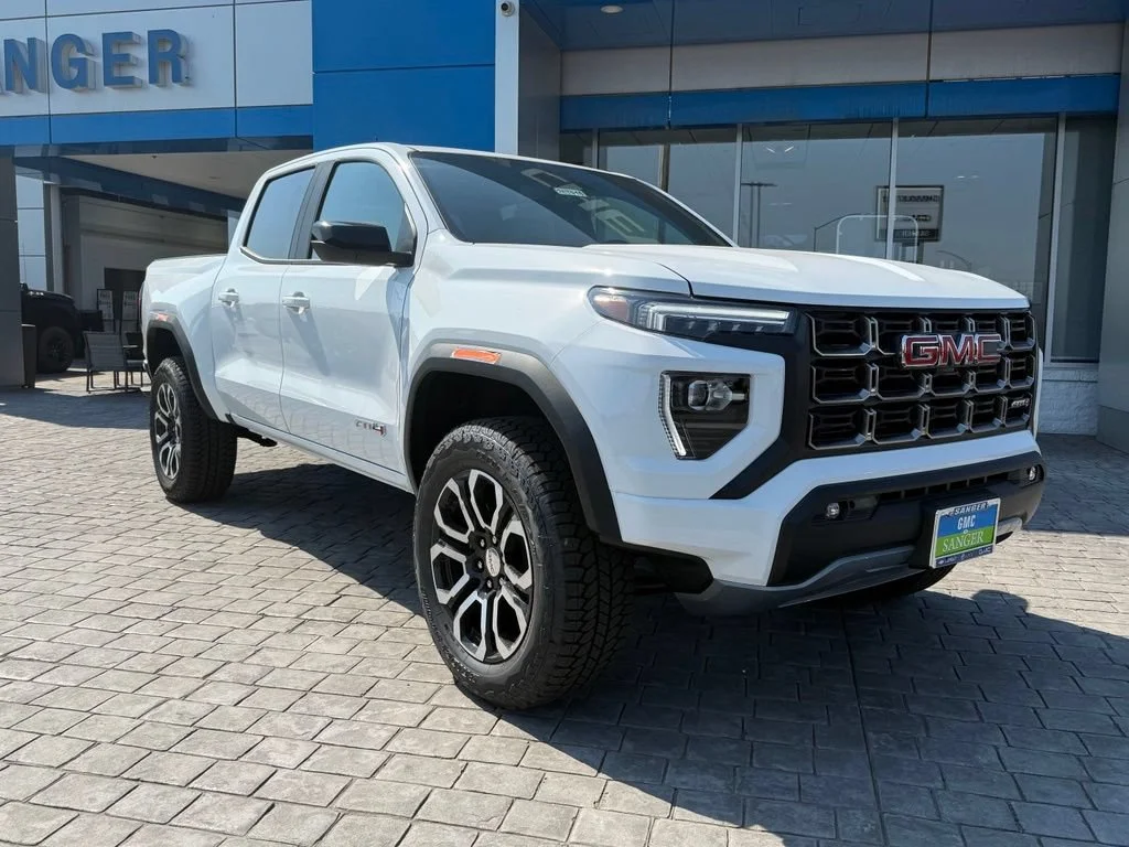 New 2026 Summit White GMC AT4 image 4