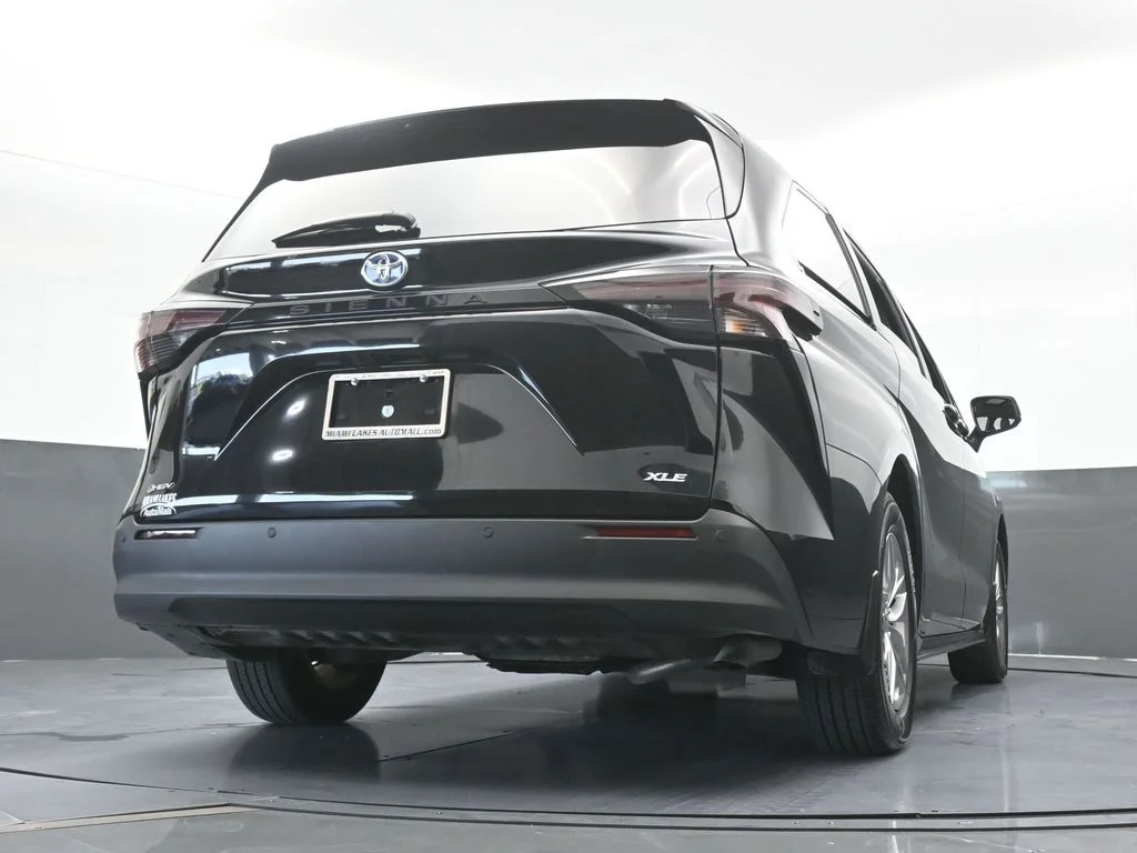 Used 2025 Midnight Black Metallic Toyota XLE image 63