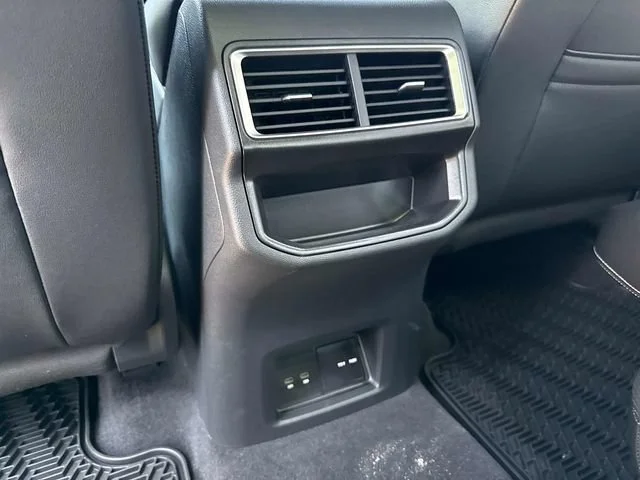2026 Volkswagen Atlas Cross Sport SE w/Tech - Photo 14
