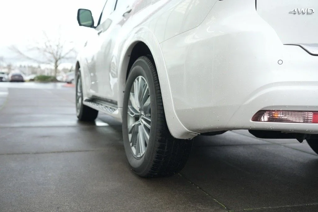 Used 2024 Moonstone White INFINITI LUXE image 26