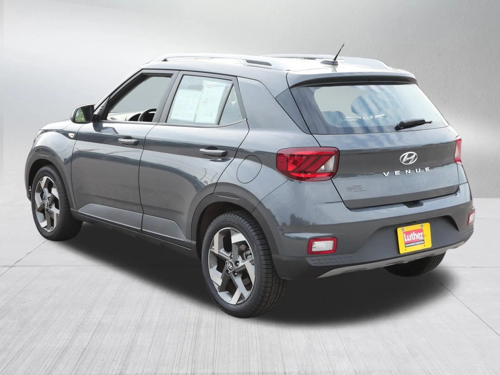 2025 Hyundai Venue SEL - Photo 5