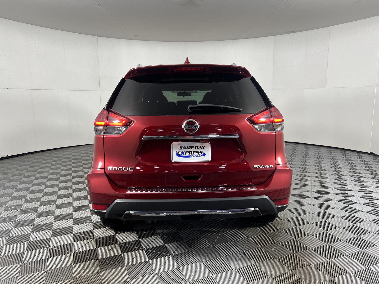 Used 2018 Scarlet Ember Nissan SV image 22