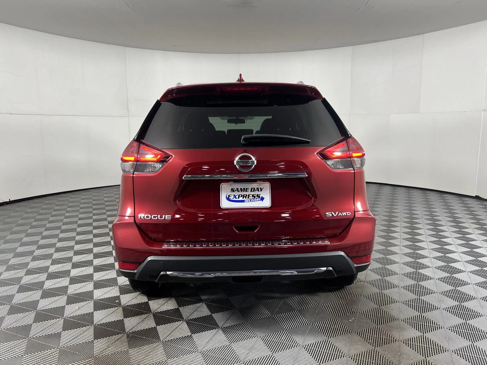 Used 2018 Scarlet Ember Nissan SV image 22