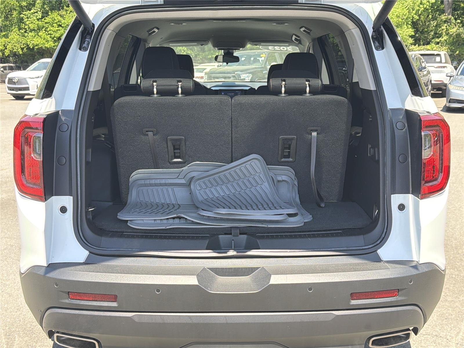 Used 2023 Summit White GMC SLE image 27