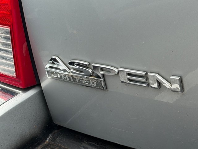 Used 2007 Silver Chrysler Limited image 23