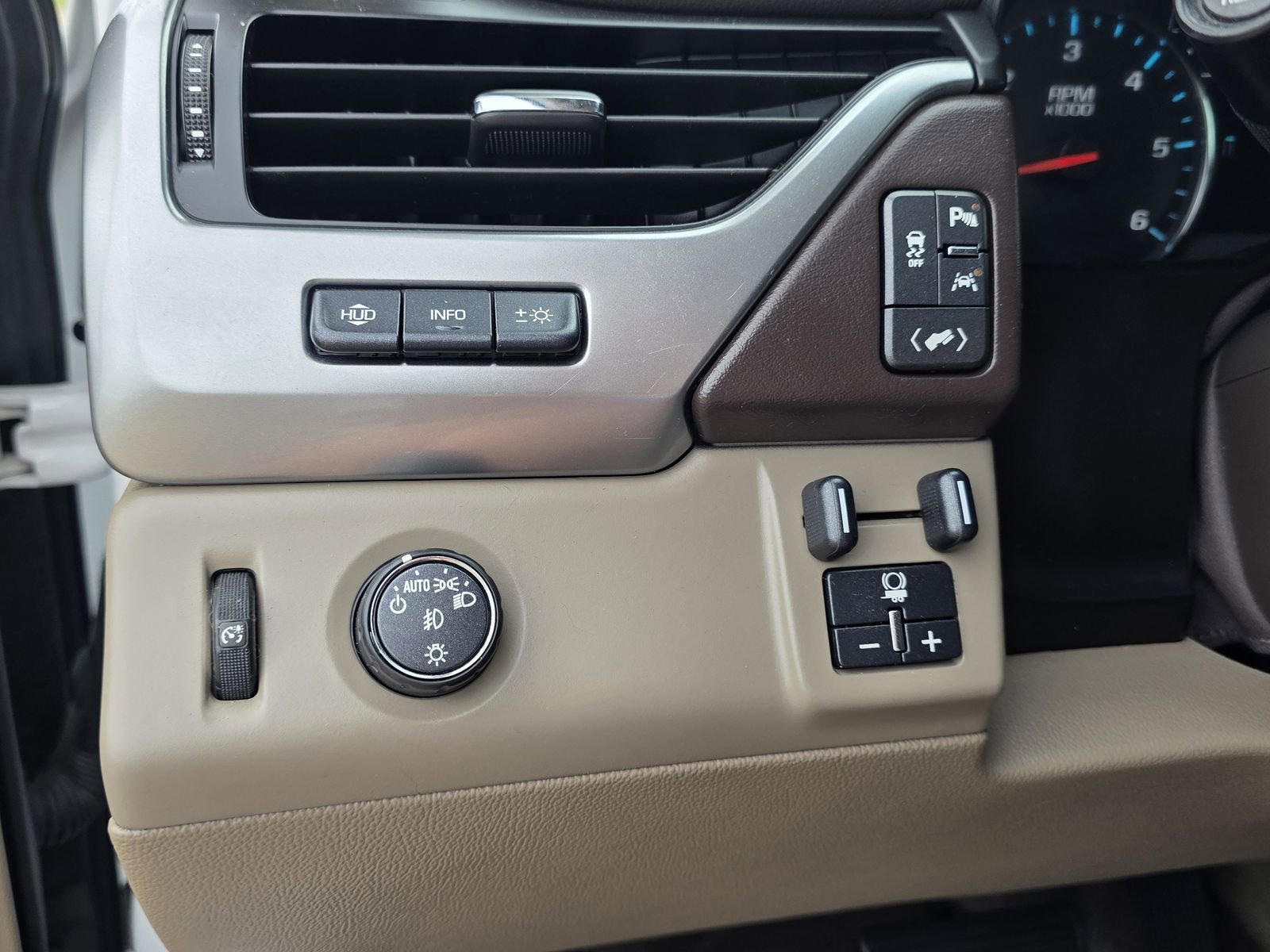 Used 2017 SUMMIT WHITE Chevrolet Premier image 23