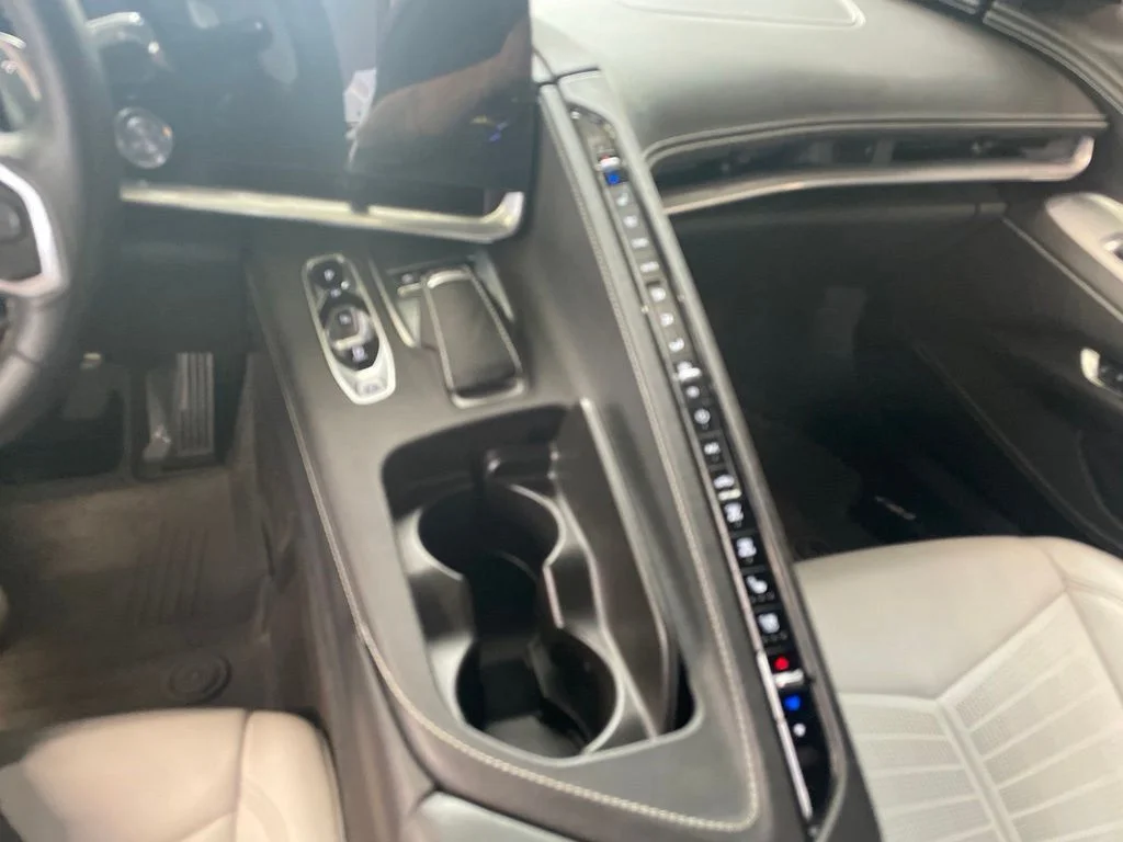 Used 2023 White Chevrolet Stingray image 11
