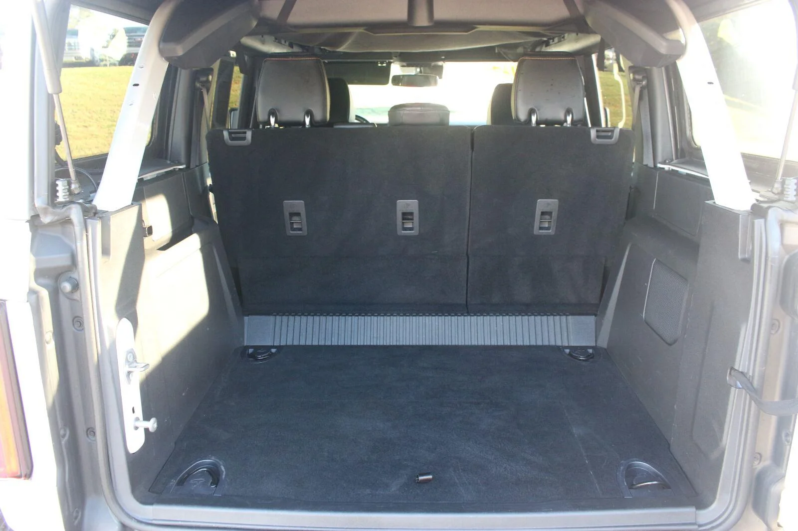 Used 2024 Oxford White Ford Badlands image 11
