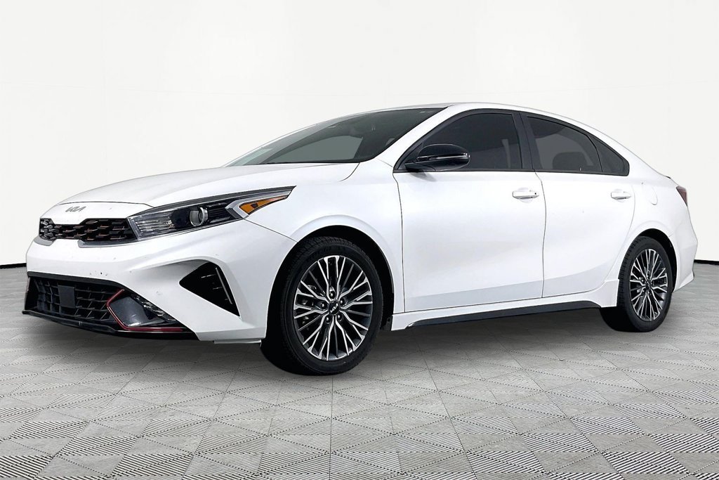 Used 2024 White Kia GT-Line image 1