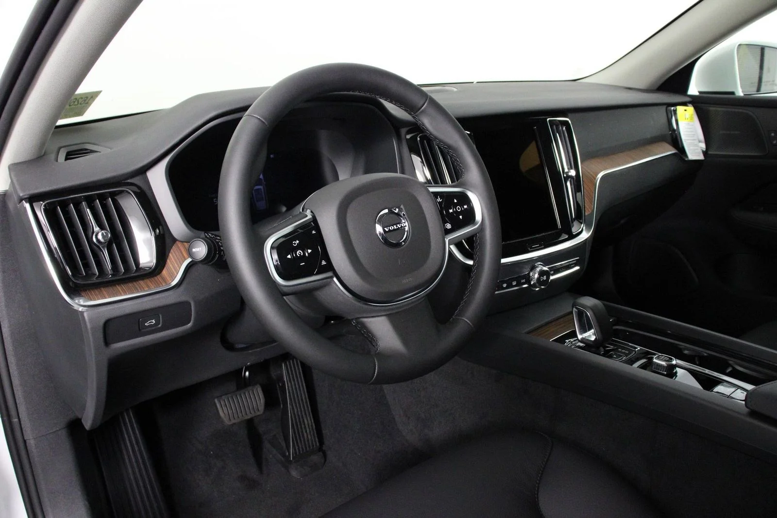 2026 Volvo V60 Cross Country Plus - Photo 8