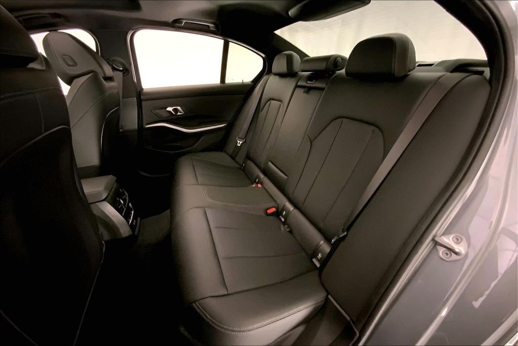 Used 2025 Skyscraper Grey Metallic BMW  image 14