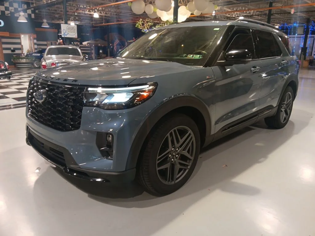 2025 Ford Explorer ST-LINE 4WD (PL535)'s photo