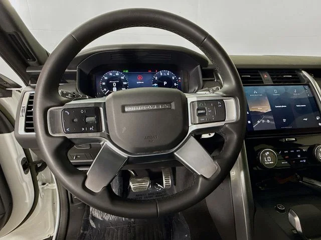 Used 2023 White Land Rover S R-Dynamic image 12